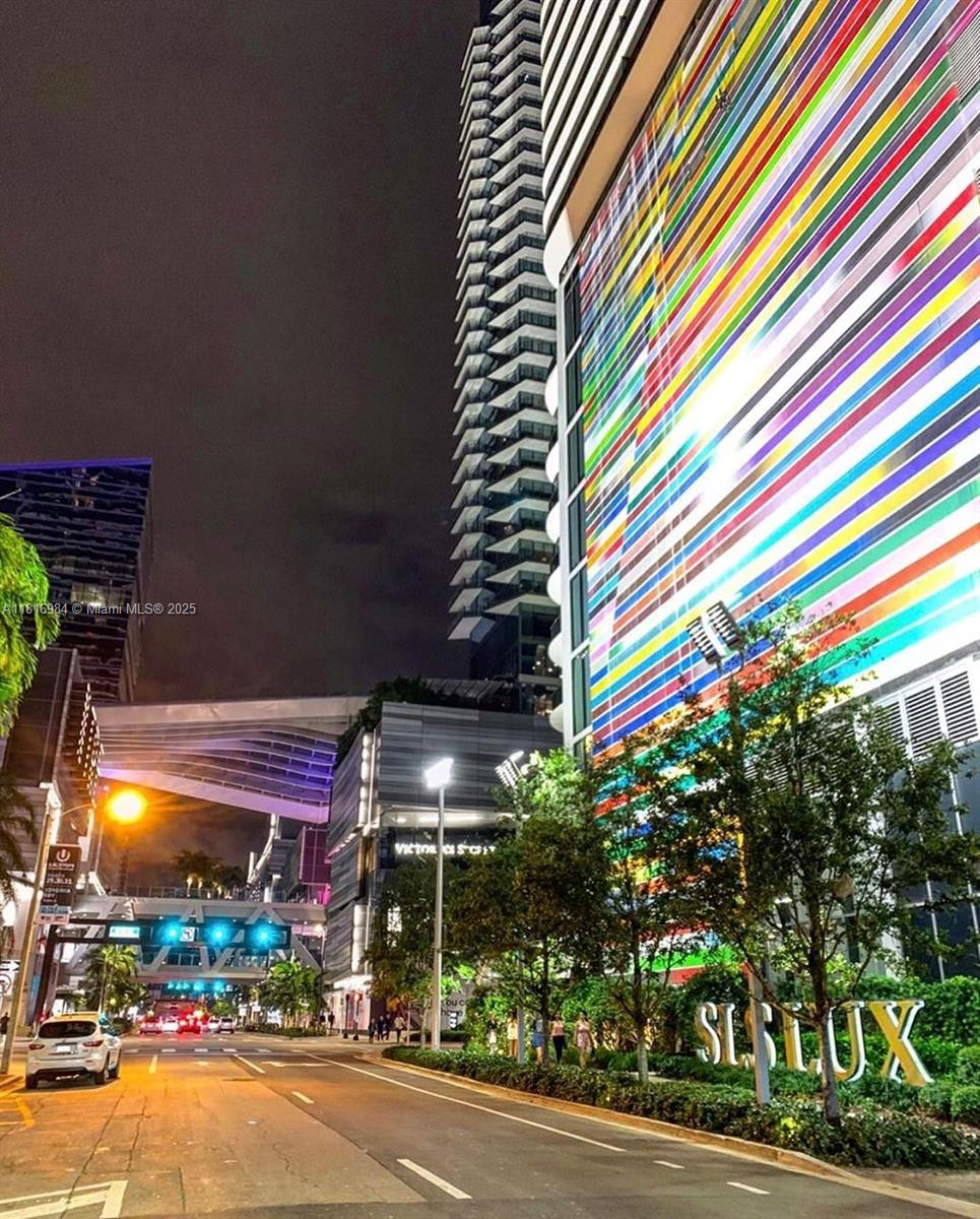 image Sls Lux Brickell4