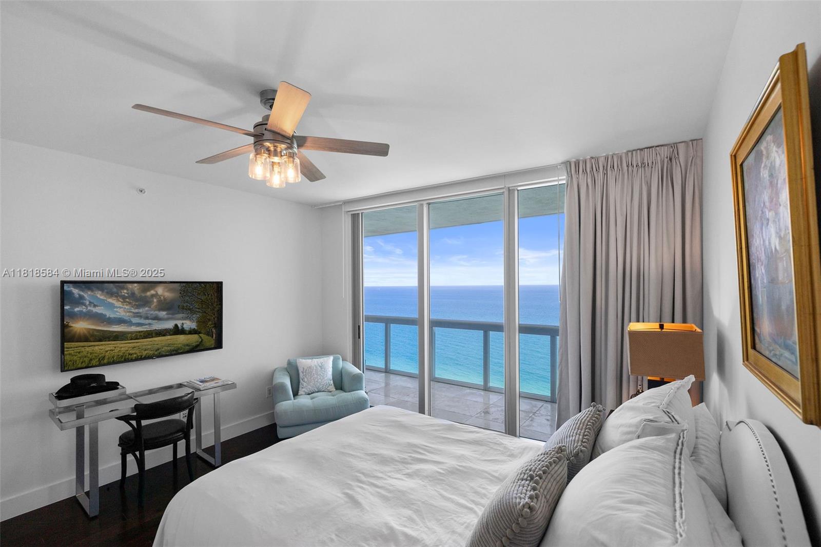 image Carillon Beach20