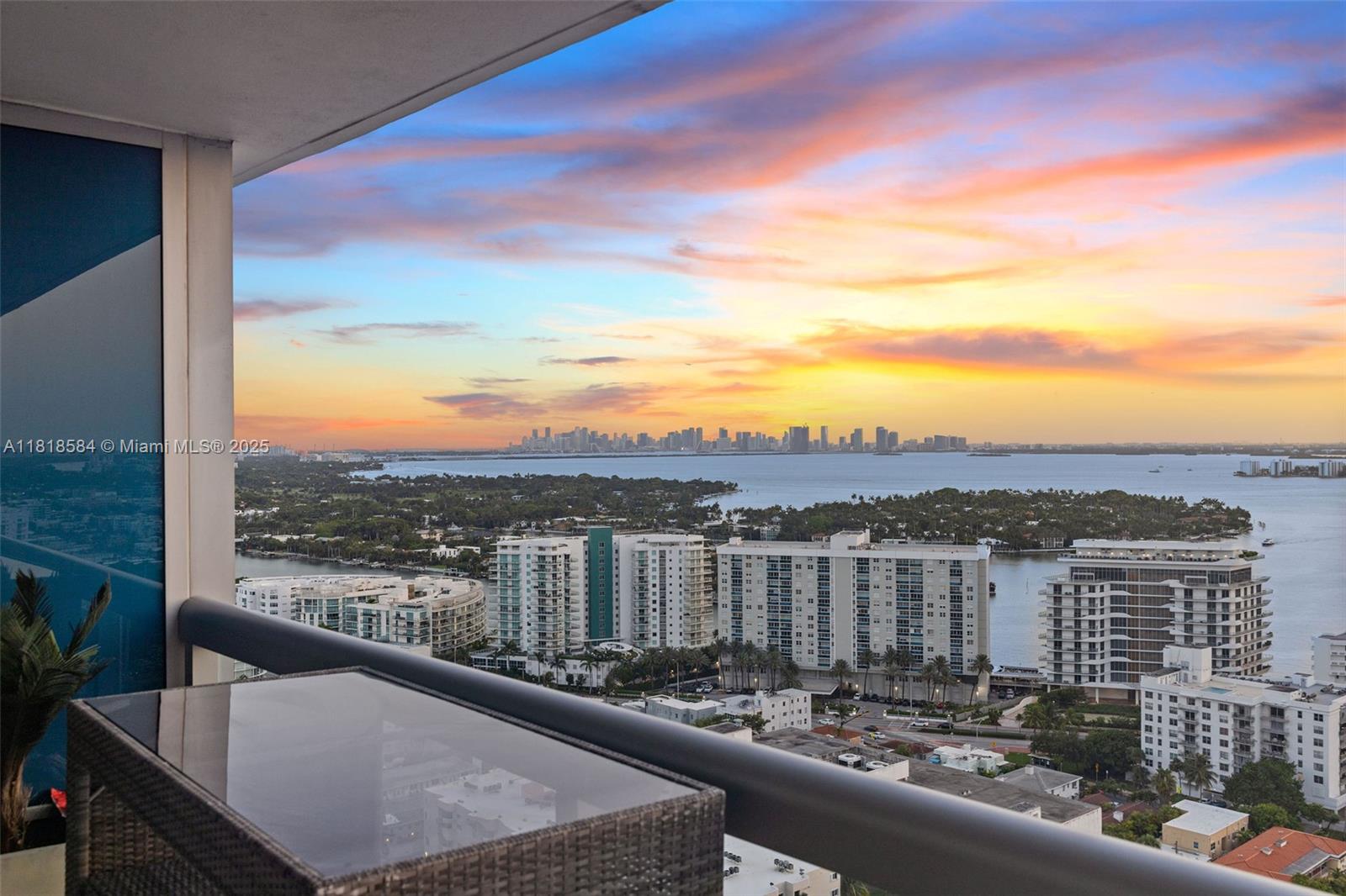 image Carillon Beach33