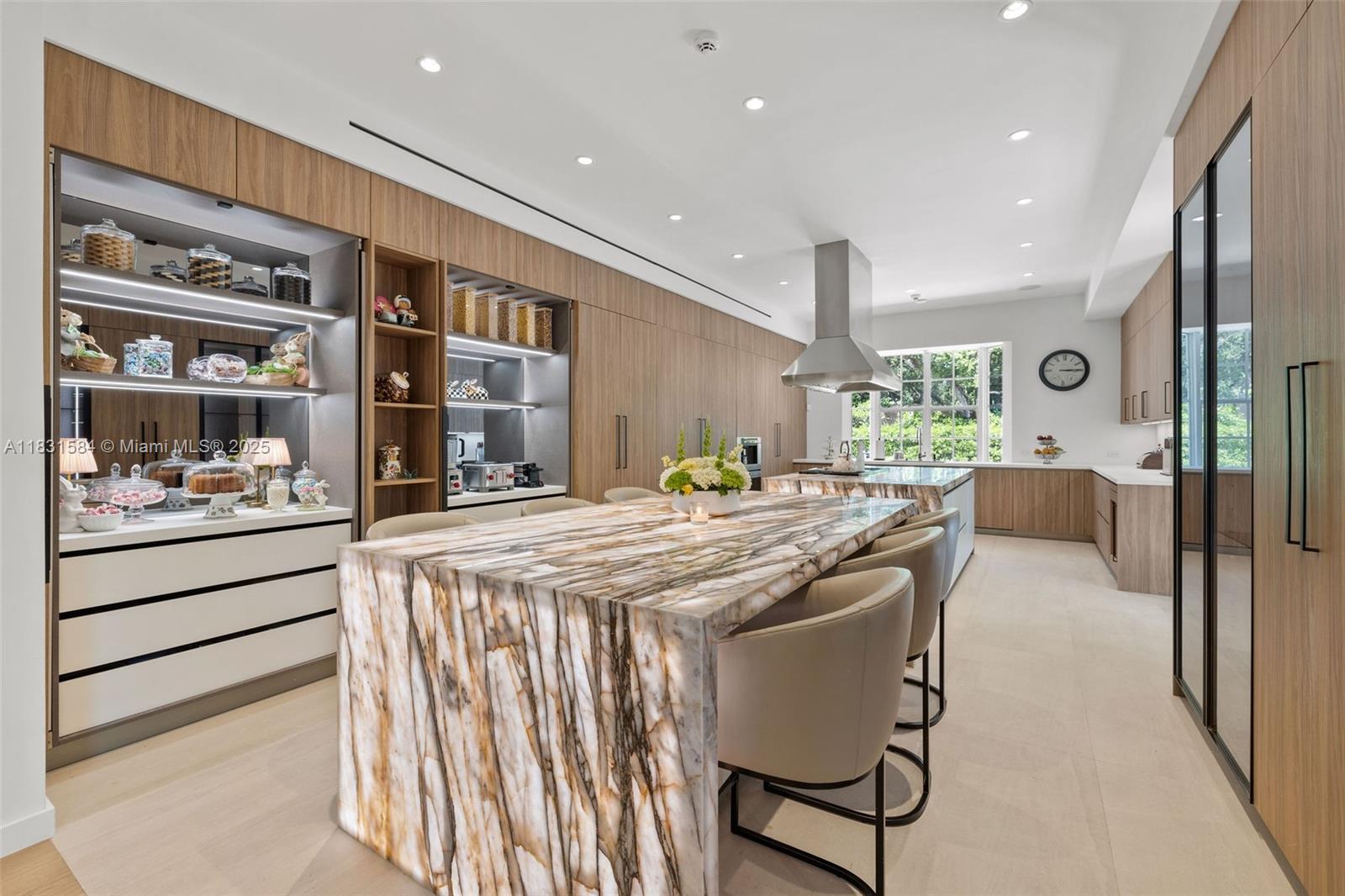 506 Sunset Dr Coral Gables, FL 33143