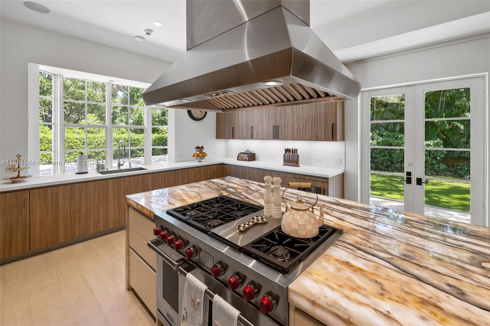 506 Sunset Dr Coral Gables, FL 33143