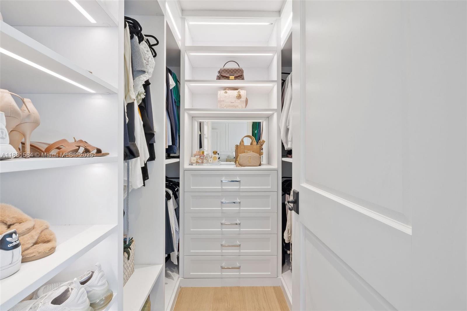 506 Sunset Dr Coral Gables, FL 33143