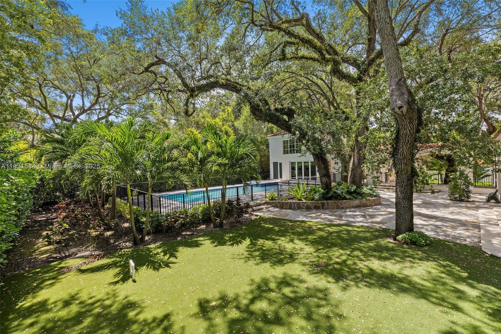 506 Sunset Dr Coral Gables, FL 33143