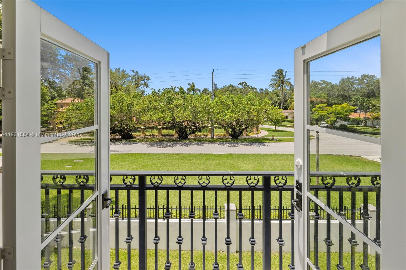 506 Sunset Dr Coral Gables, FL 33143