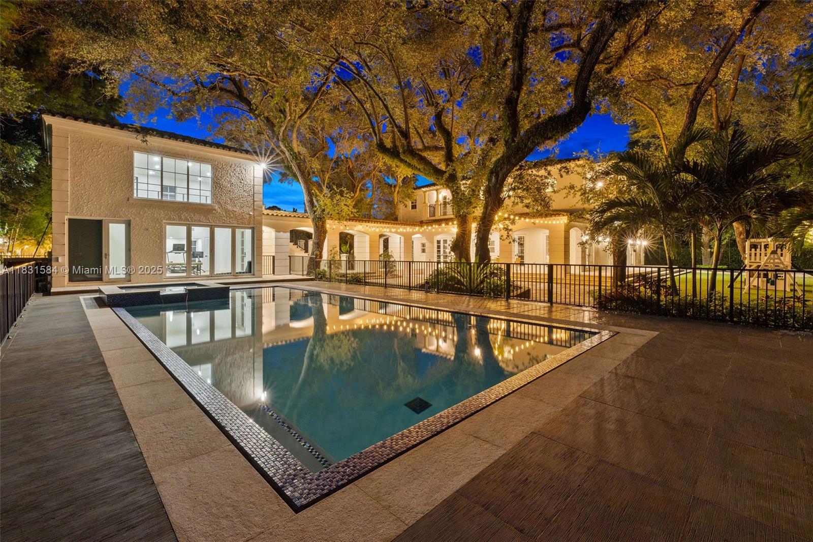 506 Sunset Dr Coral Gables, FL 33143