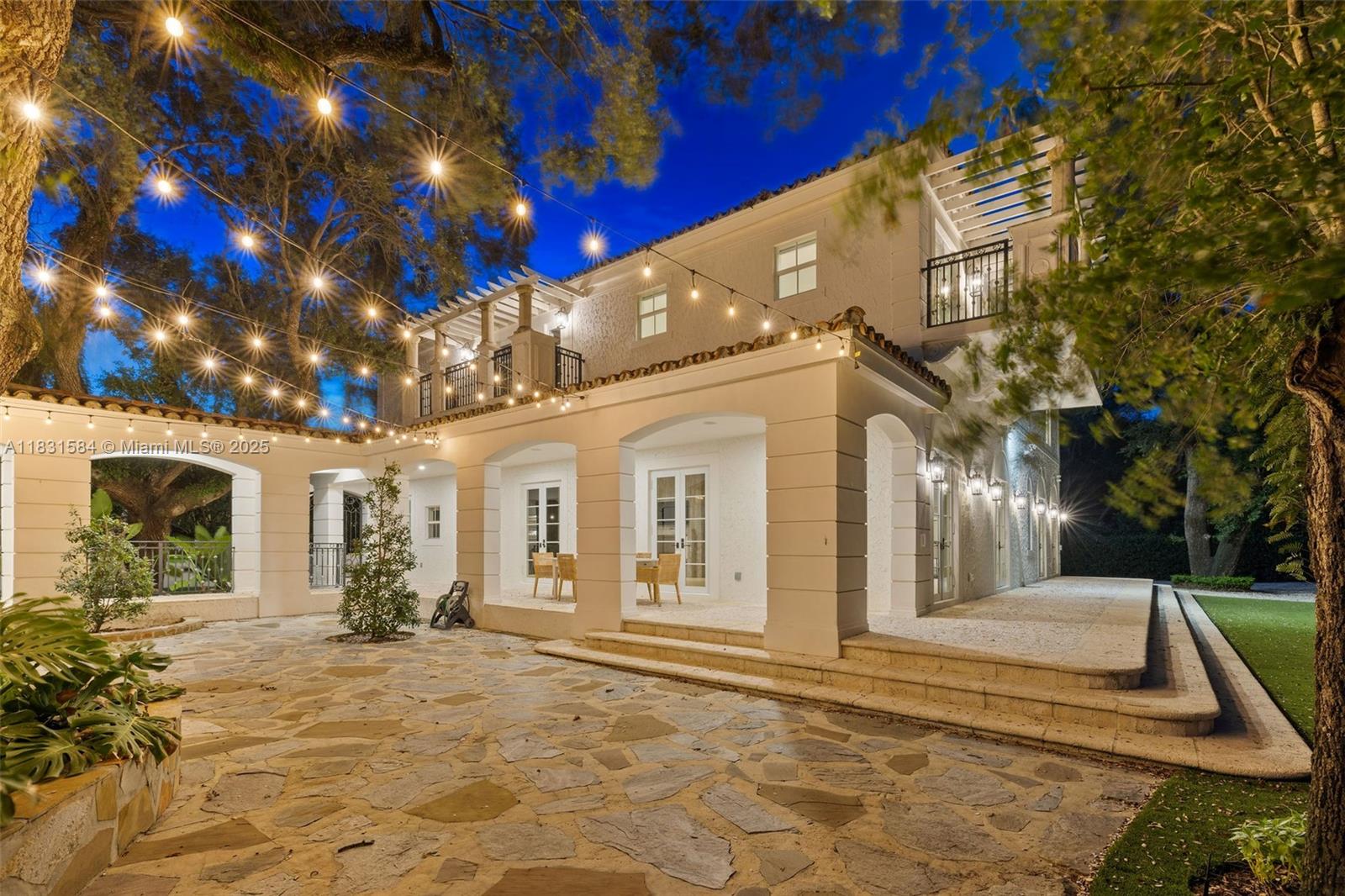 506 Sunset Dr Coral Gables, FL 33143