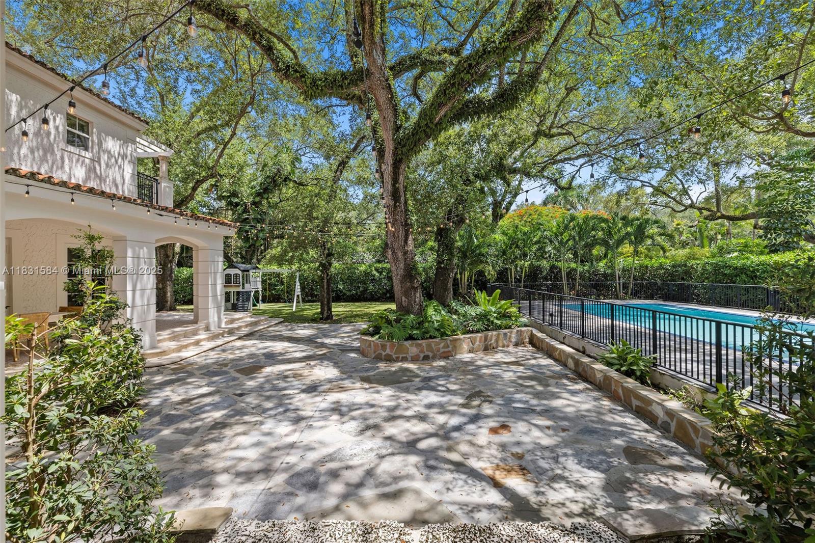 506 Sunset Dr Coral Gables, FL 33143