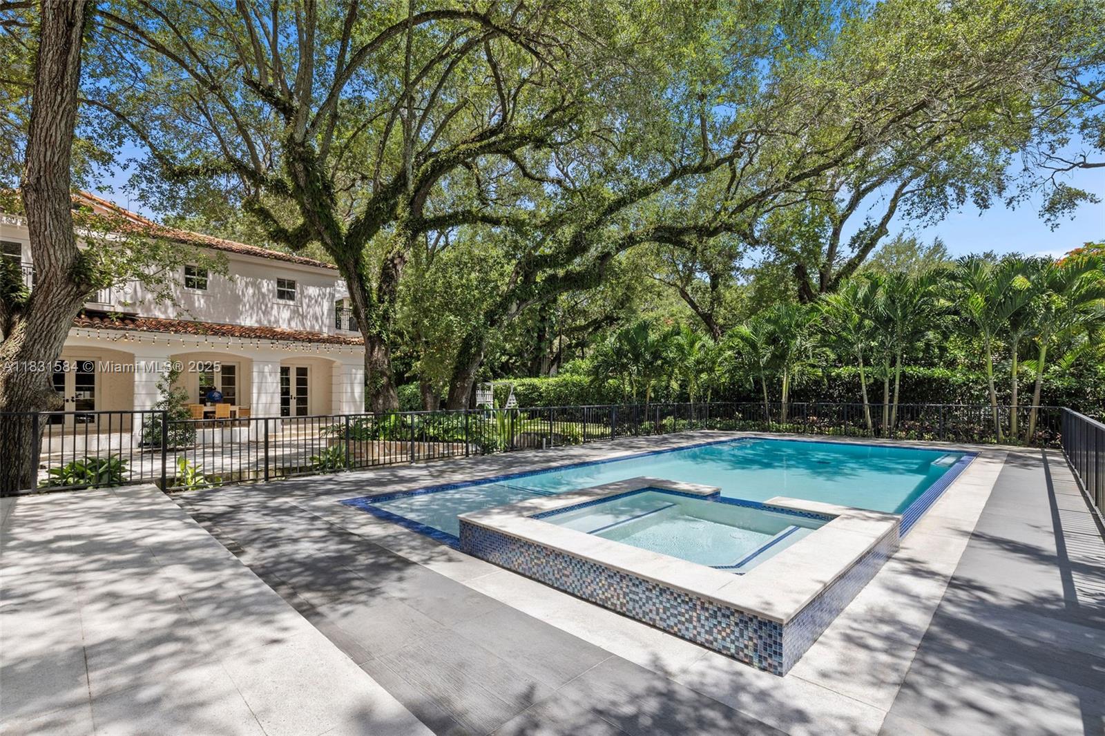 506 Sunset Dr Coral Gables, FL 33143