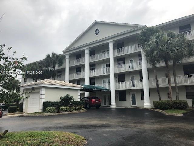 1715 Whitehall Dr #405