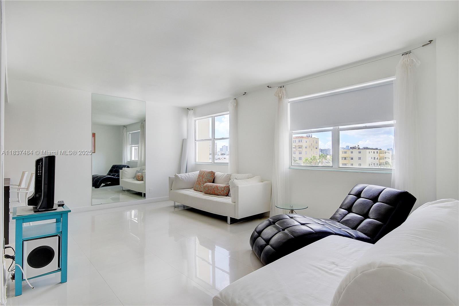 1390 Ocean Dr #504