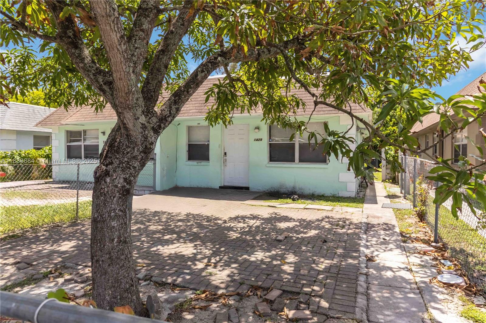 1427 NW 8th Ave