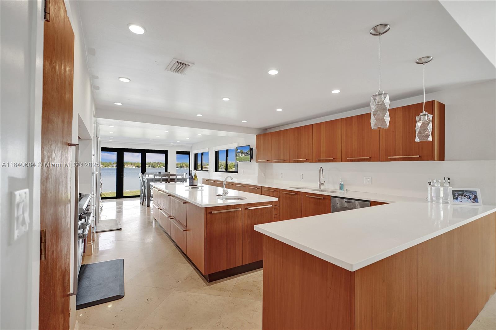 13724 SW 92nd Ct Miami, FL 33176