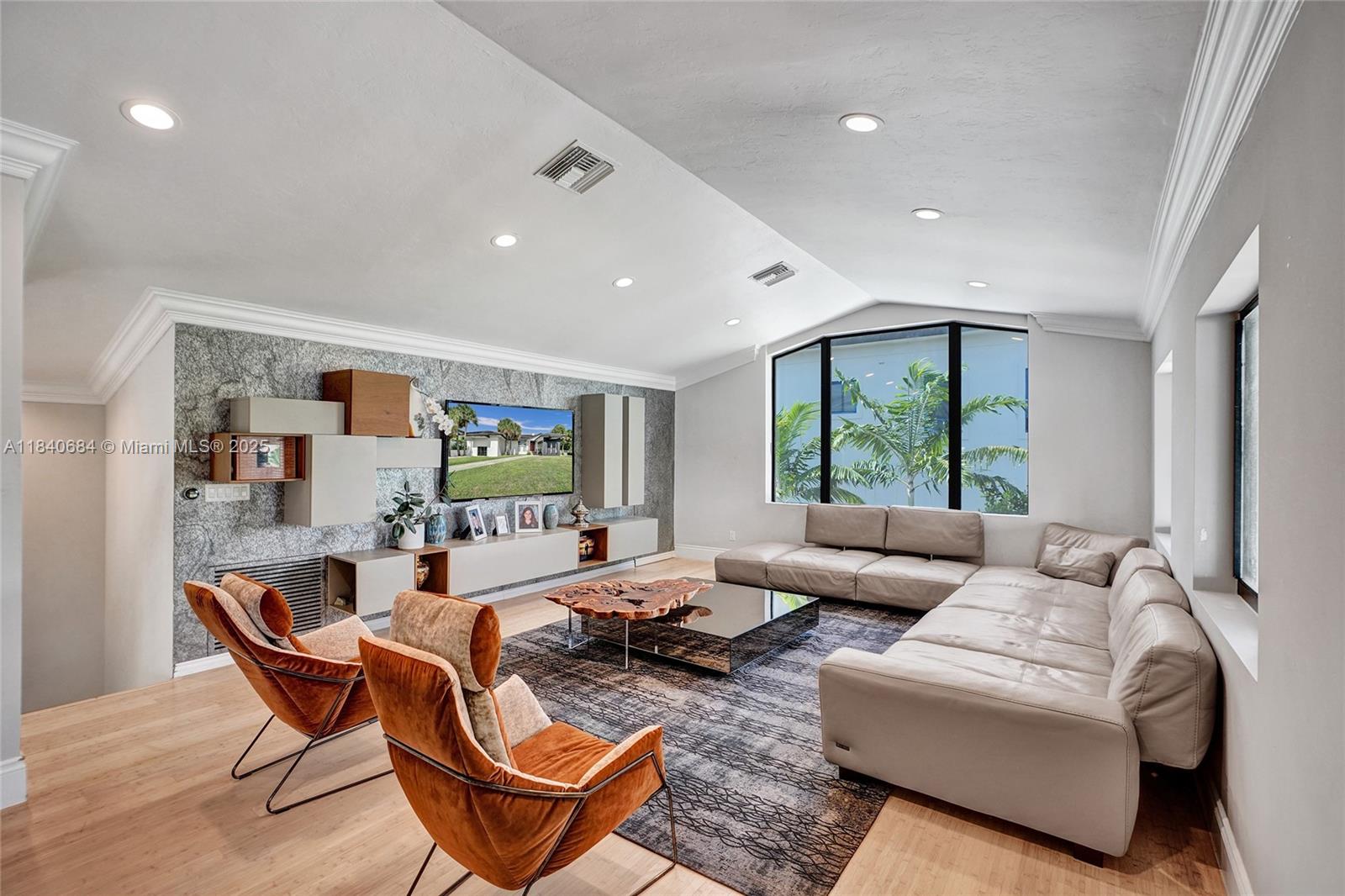 13724 SW 92nd Ct Miami, FL 33176