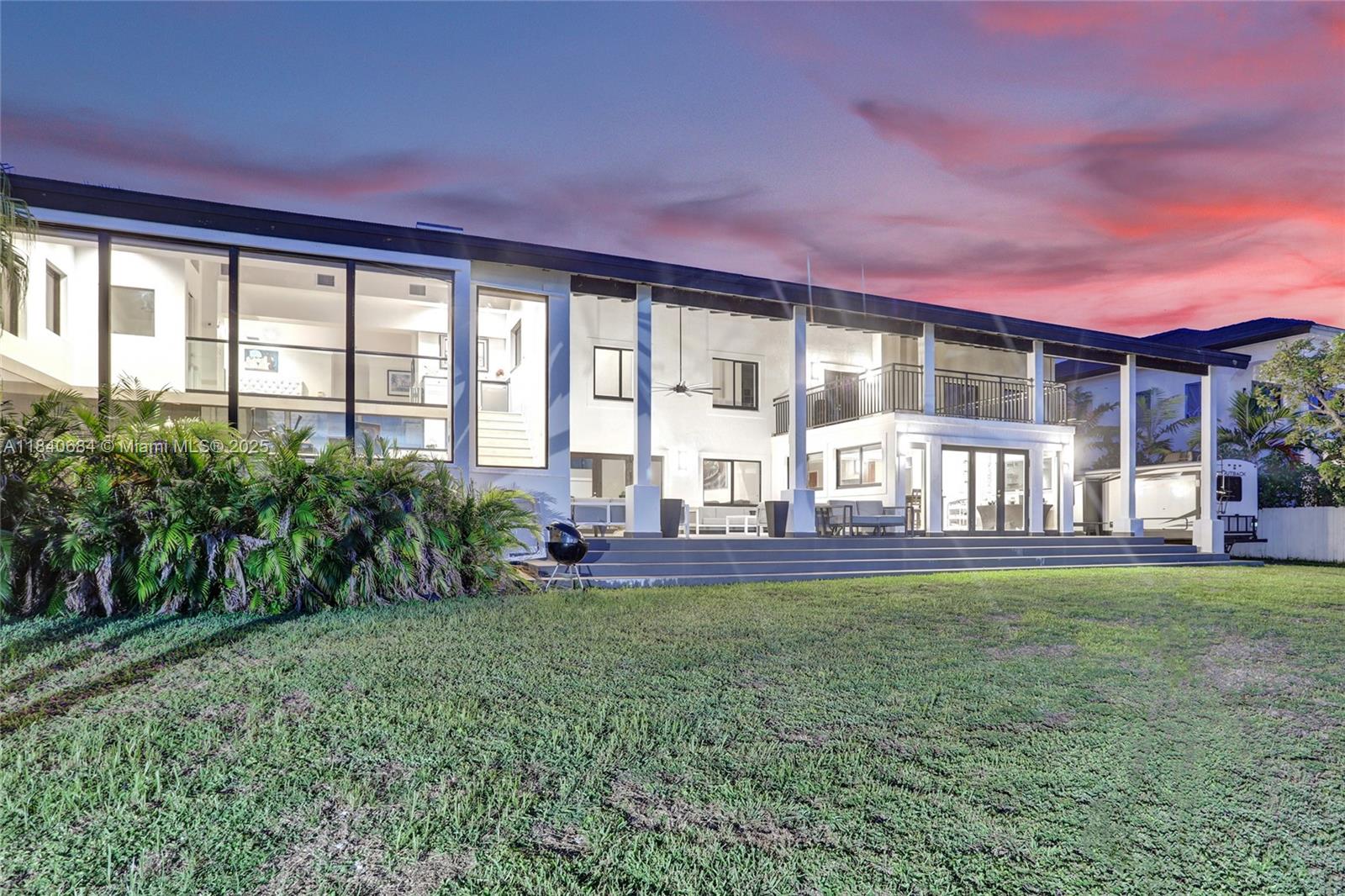 13724 SW 92nd Ct Miami, FL 33176