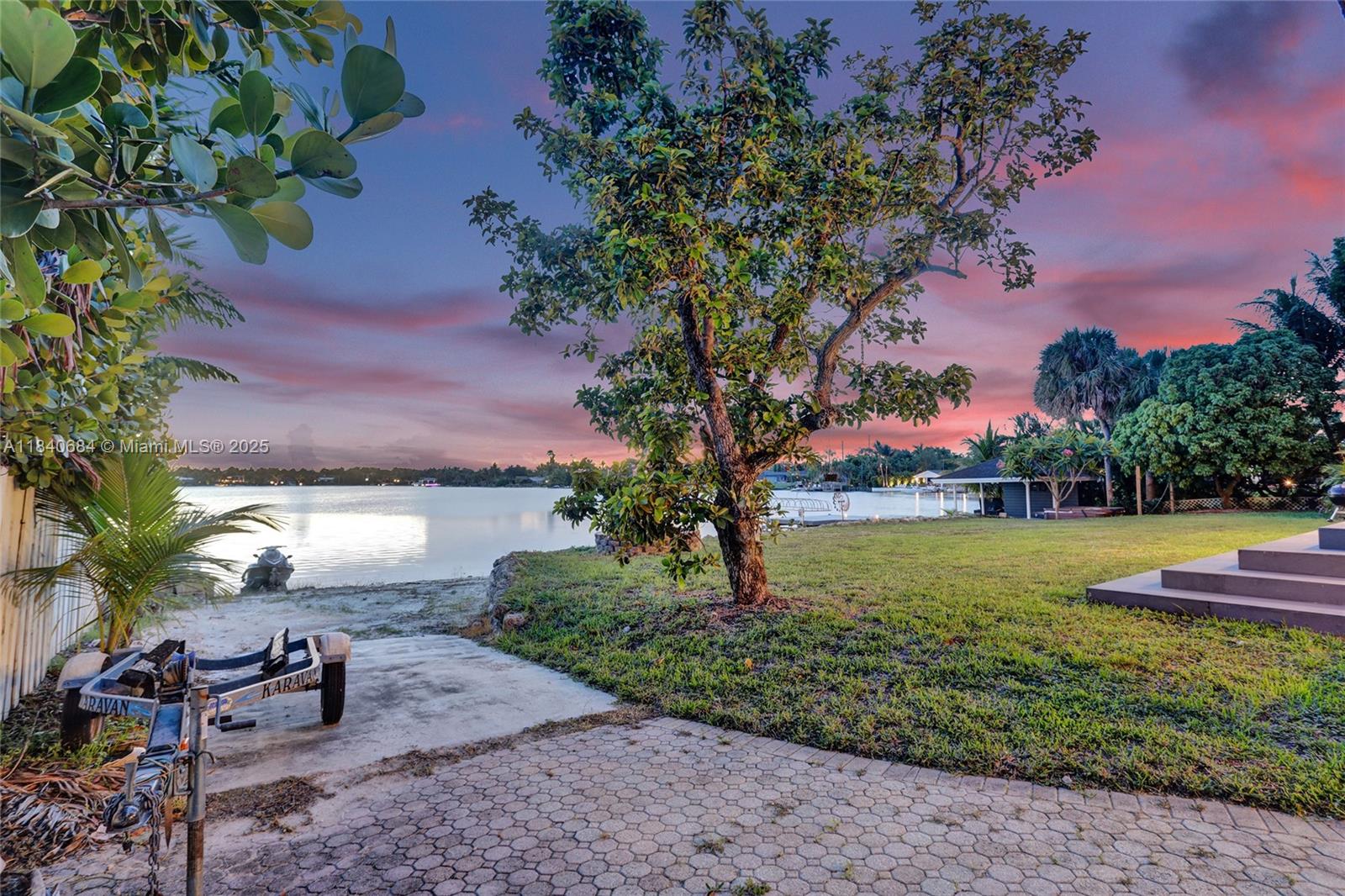 13724 SW 92nd Ct Miami, FL 33176