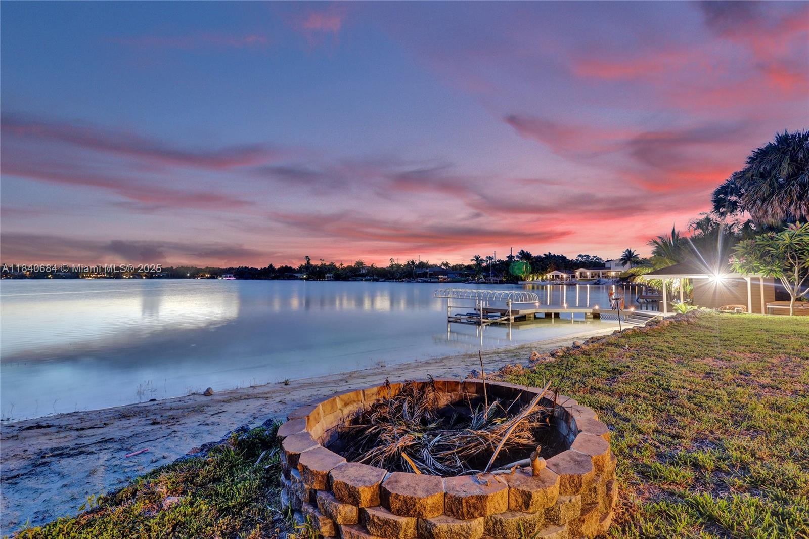 13724 SW 92nd Ct Miami, FL 33176