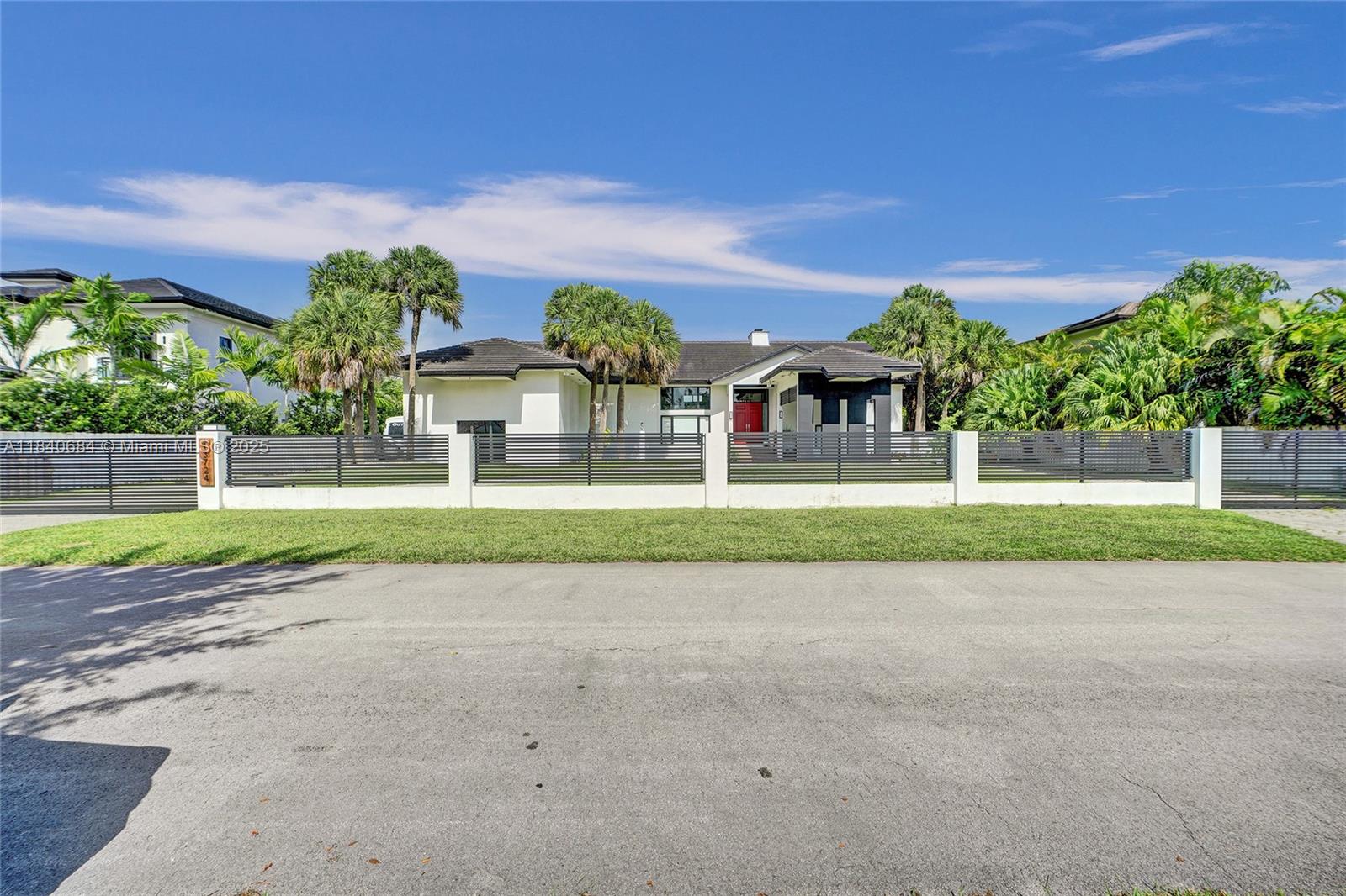 13724 SW 92nd Ct Miami, FL 33176