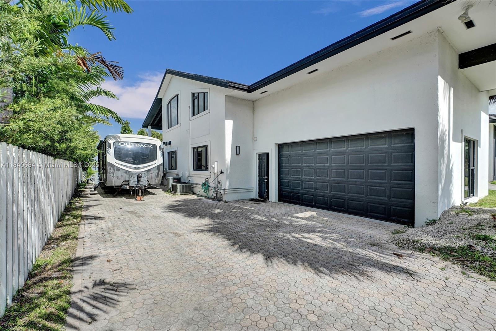 13724 SW 92nd Ct Miami, FL 33176