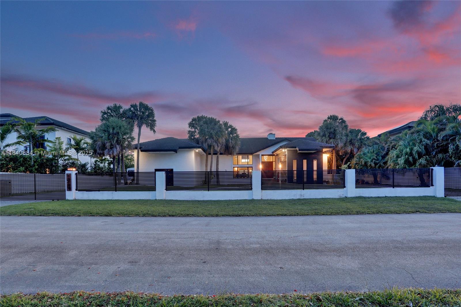 13724 SW 92nd Ct Miami, FL 33176