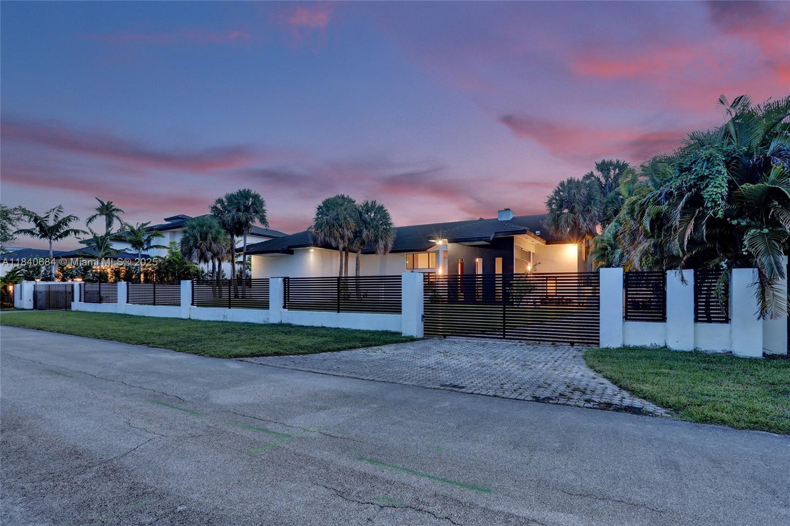 13724 SW 92nd Ct Miami, FL 33176