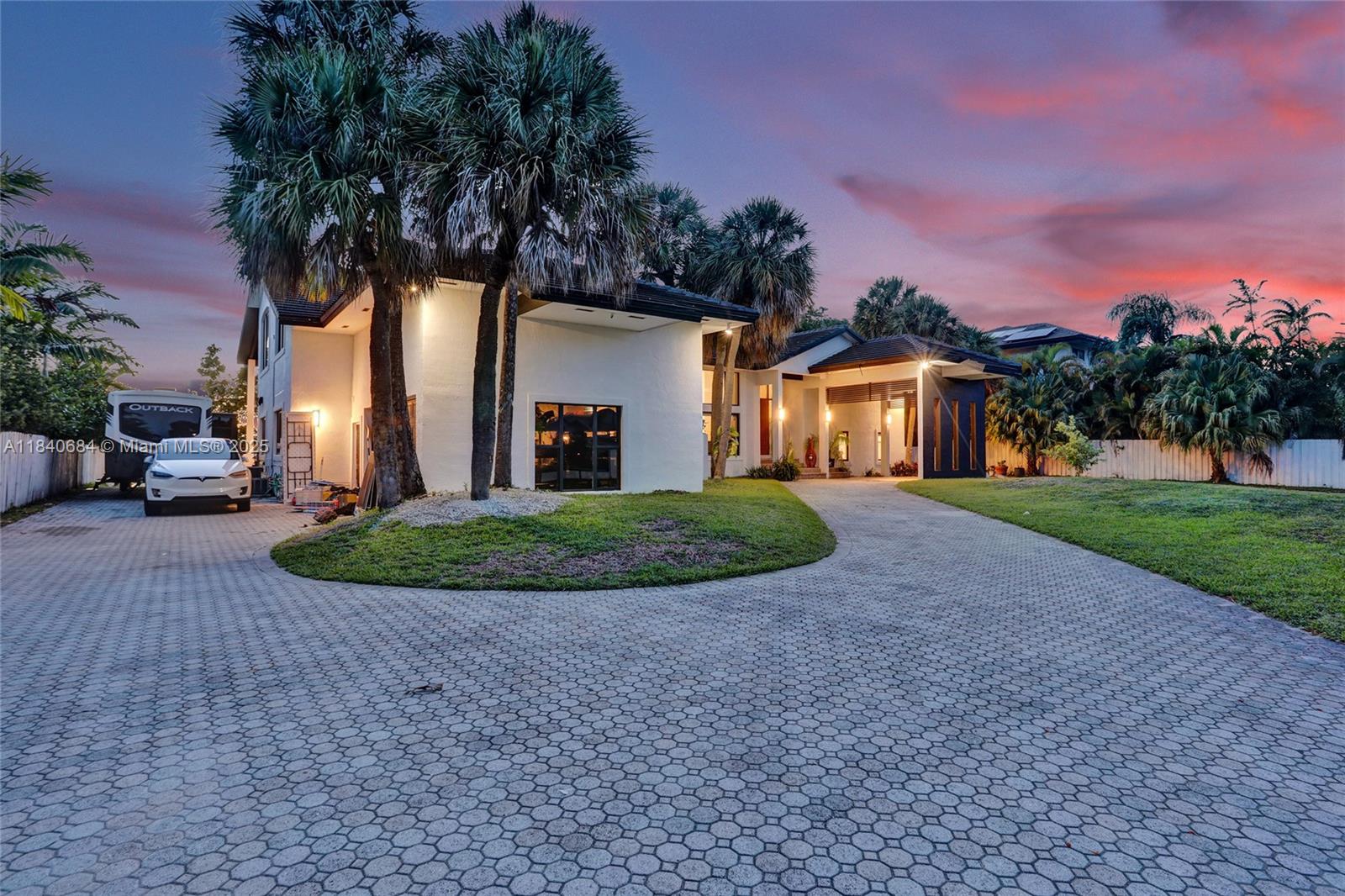 13724 SW 92nd Ct Miami, FL 33176