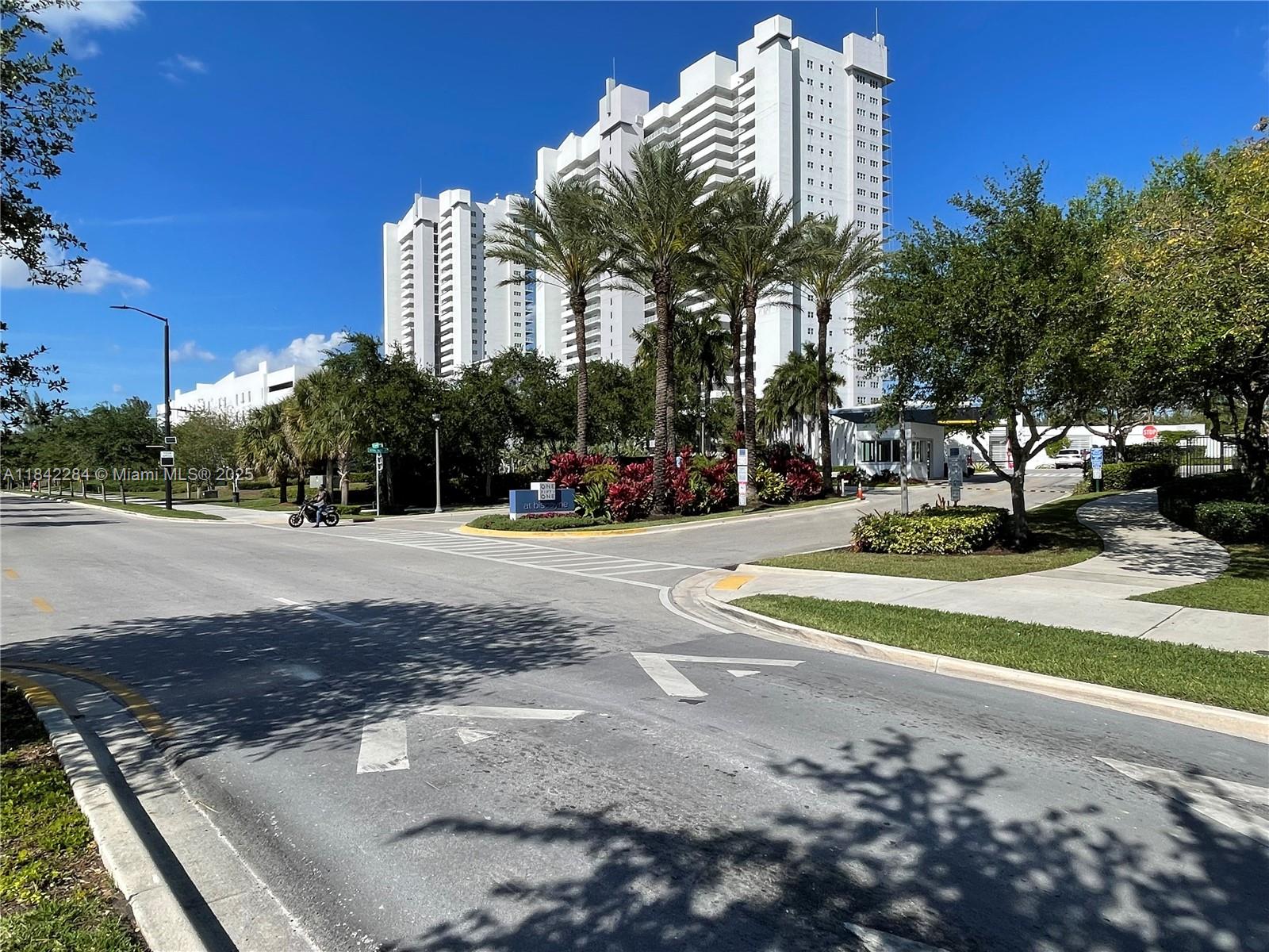 14951 Royal Oaks Ln #808