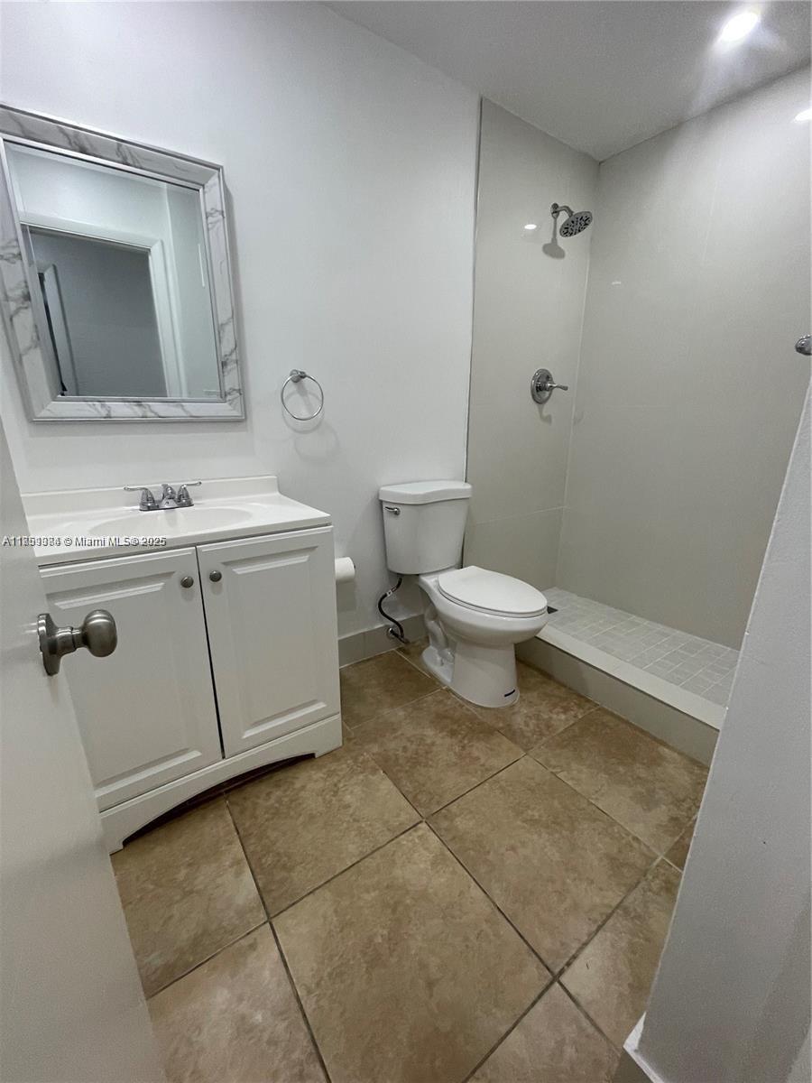 8607 SW 68th Ct #26 Pinecrest, FL 33156 8607 SW 68th Ct #26 Pinecrest, FL 33156