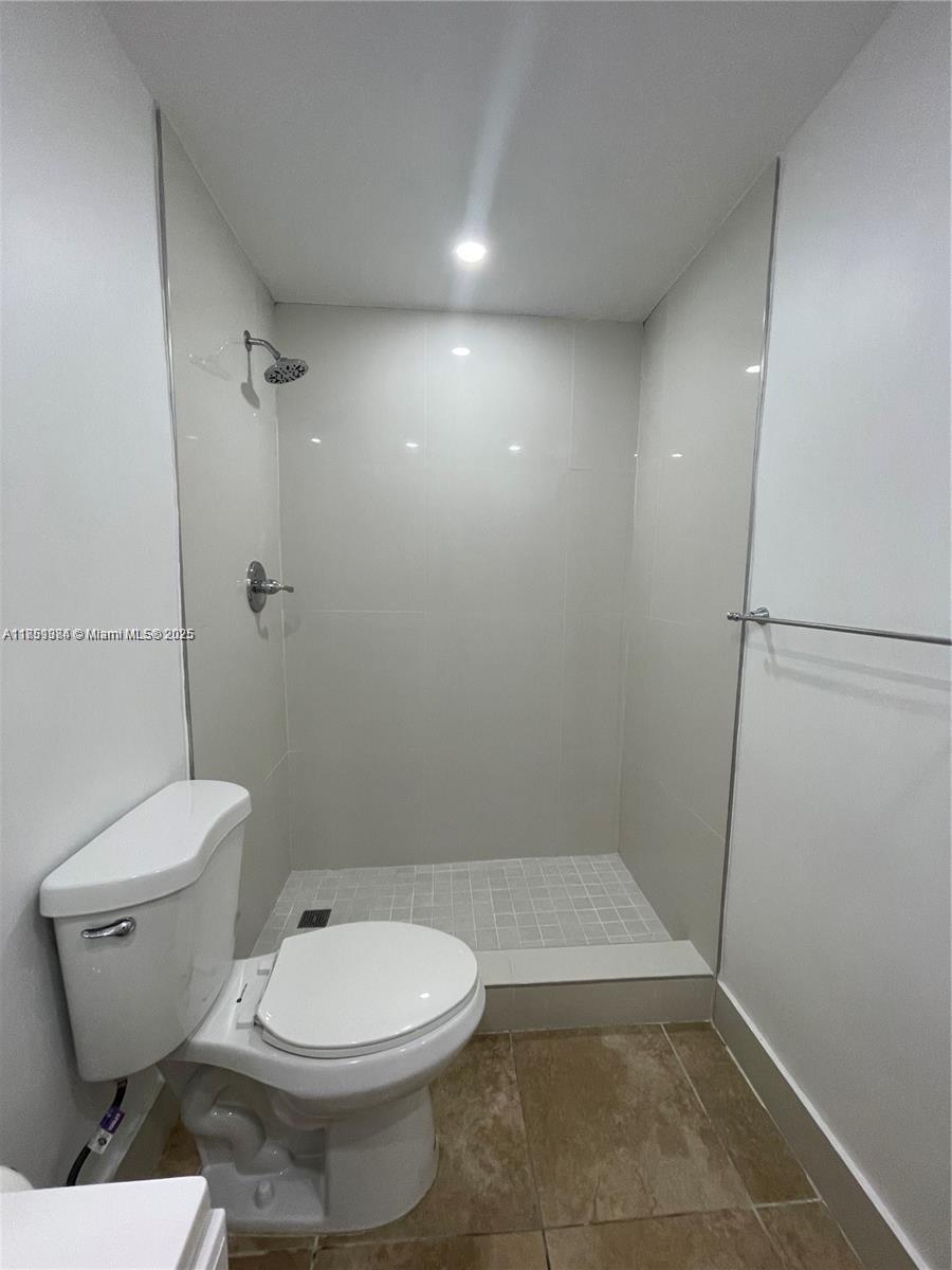 8607 SW 68th Ct #26 Pinecrest, FL 33156 8607 SW 68th Ct #26 Pinecrest, FL 33156