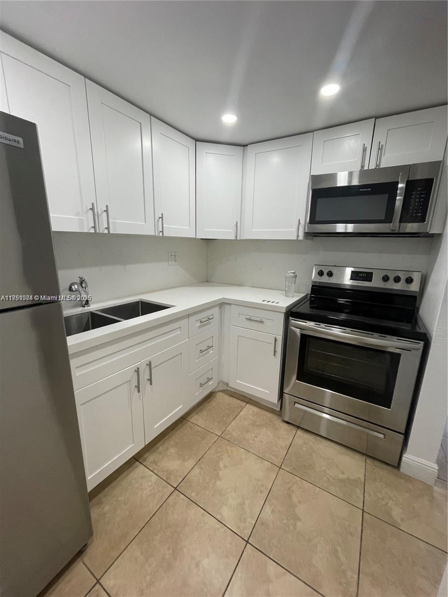 8607 SW 68th Ct #26 Pinecrest, FL 33156 8607 SW 68th Ct #26 Pinecrest, FL 33156