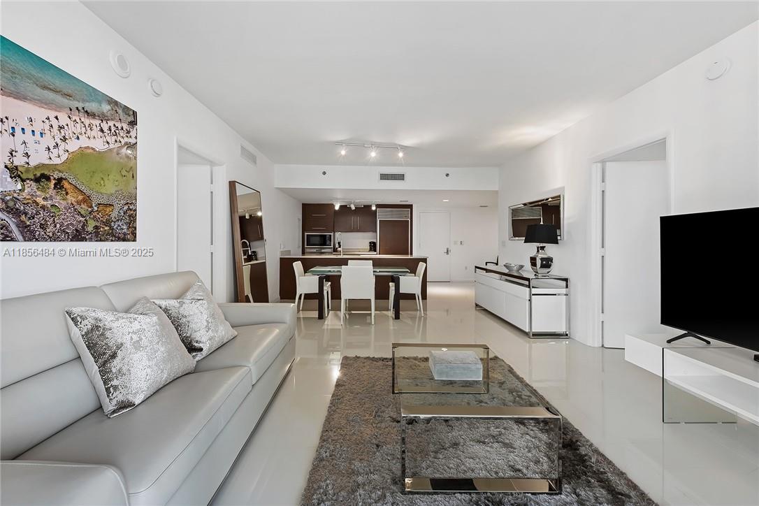 475 Brickell Ave #2009