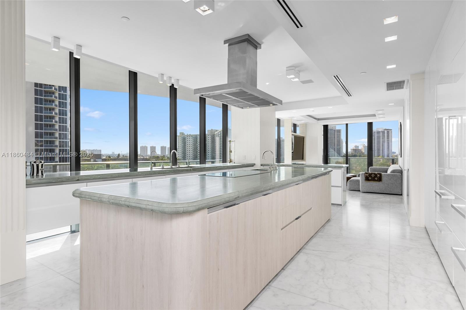image Regalia Condo10