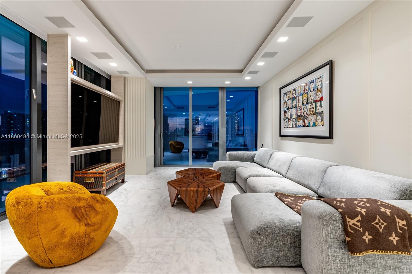 image Regalia Condo37