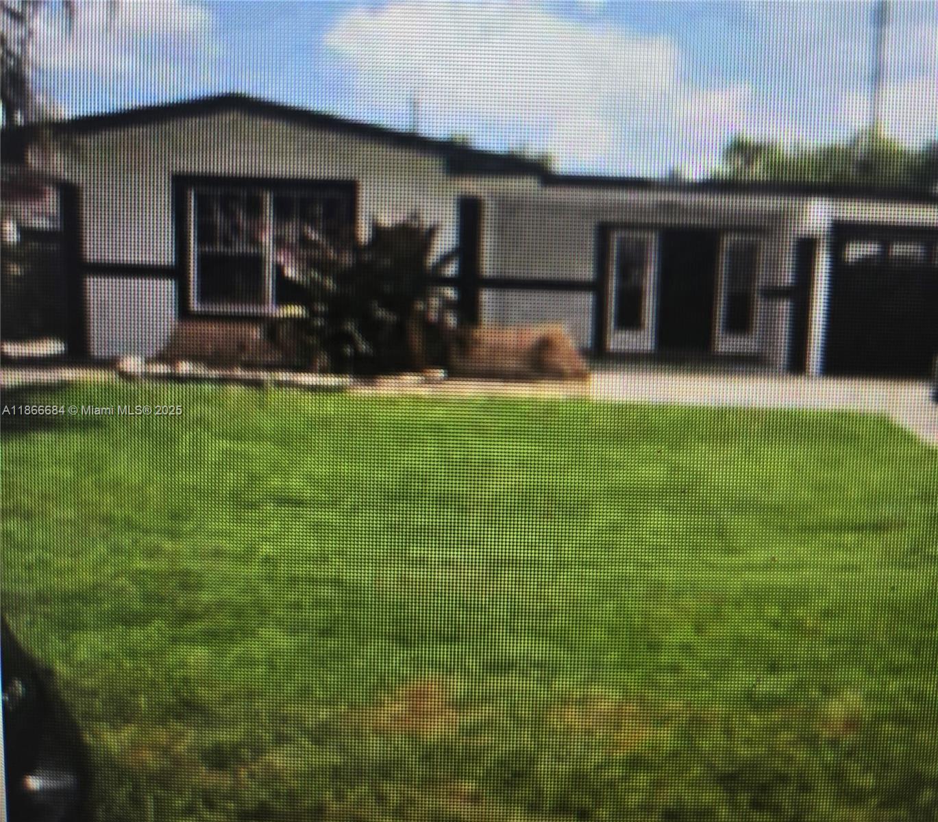 6736 Ixora Dr