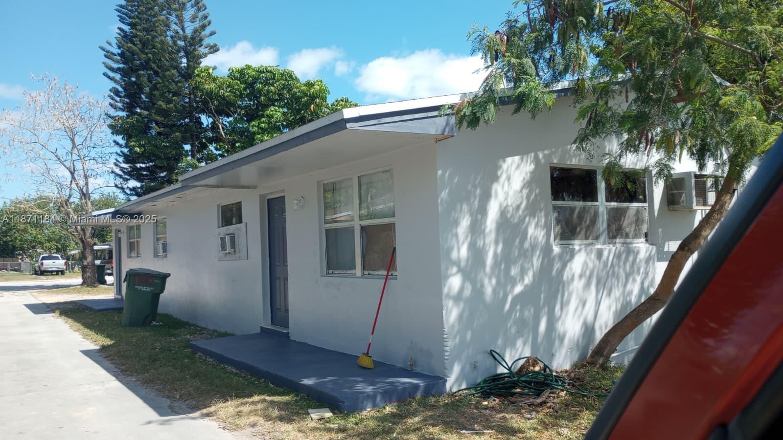 1140 NW 9th St