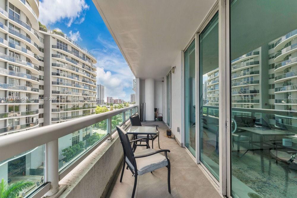 image 1800 Club Condo14