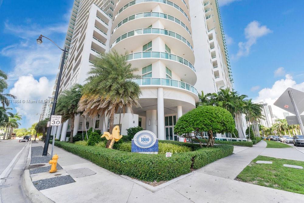 image 1800 Club Condo28