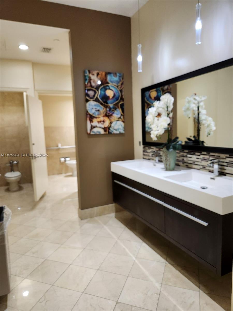 image Blue Diamond23