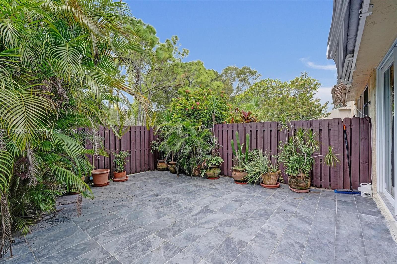 2220 NE 11th St Hallandale Beach, FL 33009