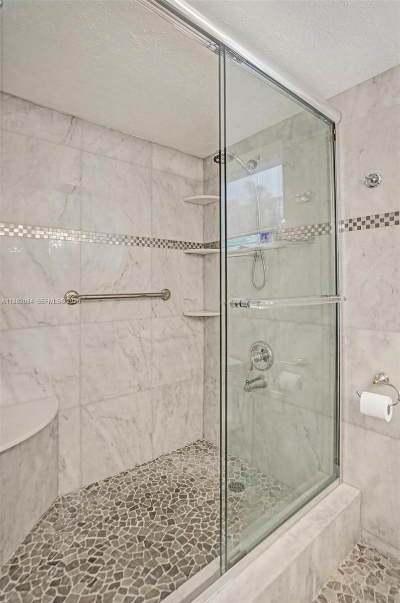 2220 NE 11th St Hallandale Beach, FL 33009