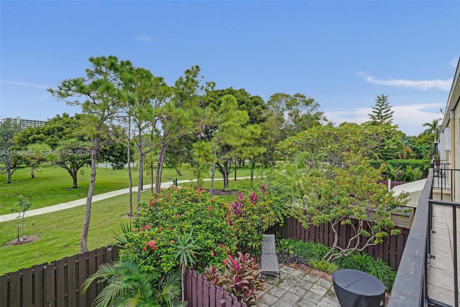 2220 NE 11th St Hallandale Beach, FL 33009