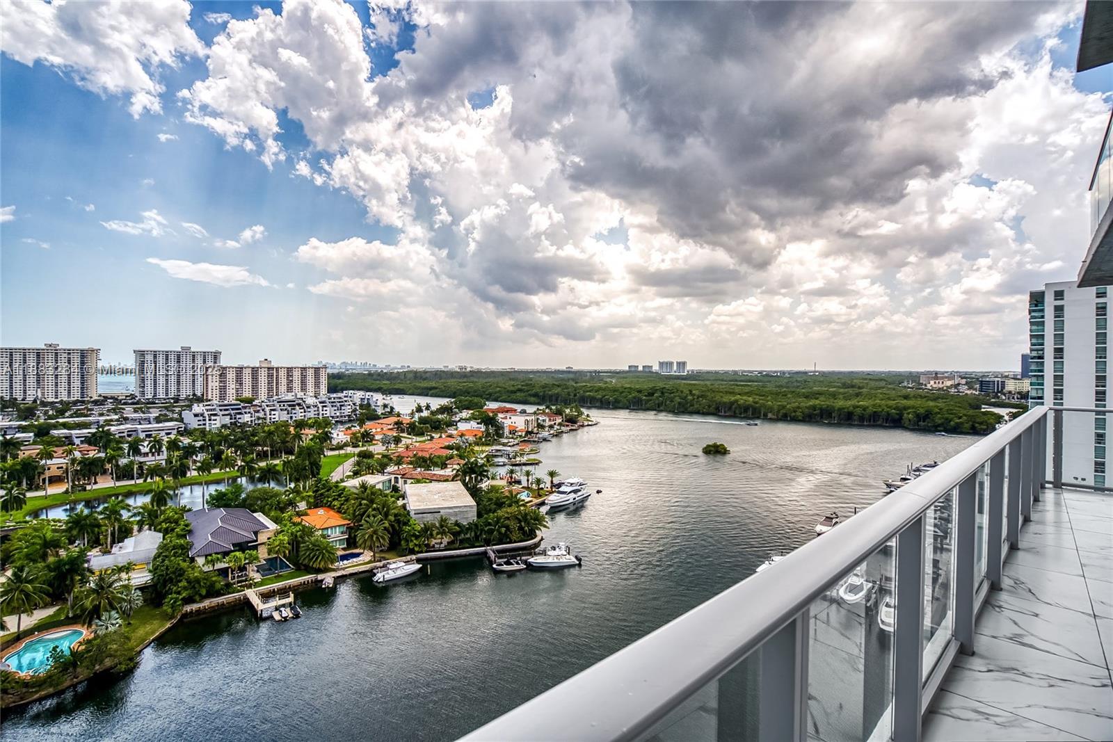 image Parque Towers Condo10