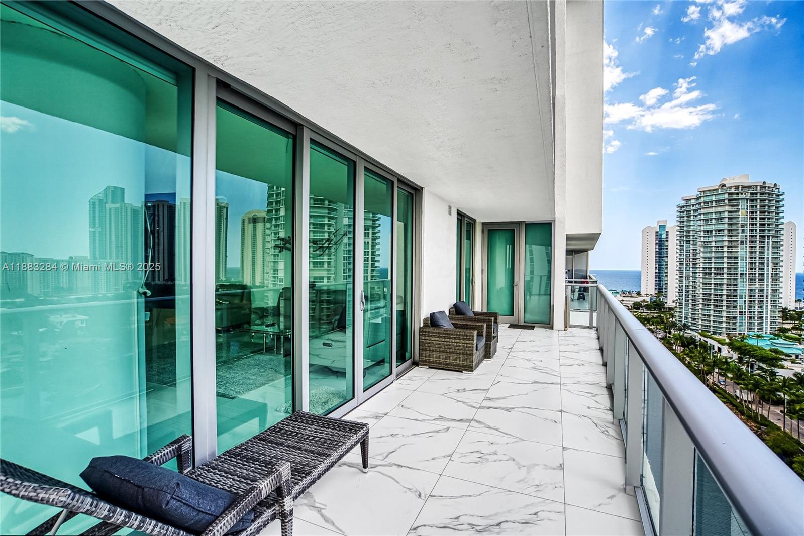 image Parque Towers Condo12