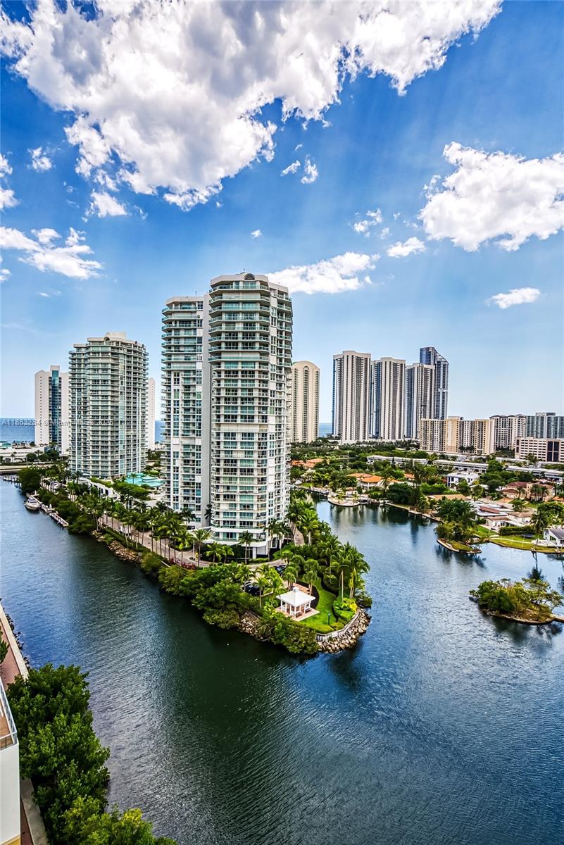image Parque Towers Condo1