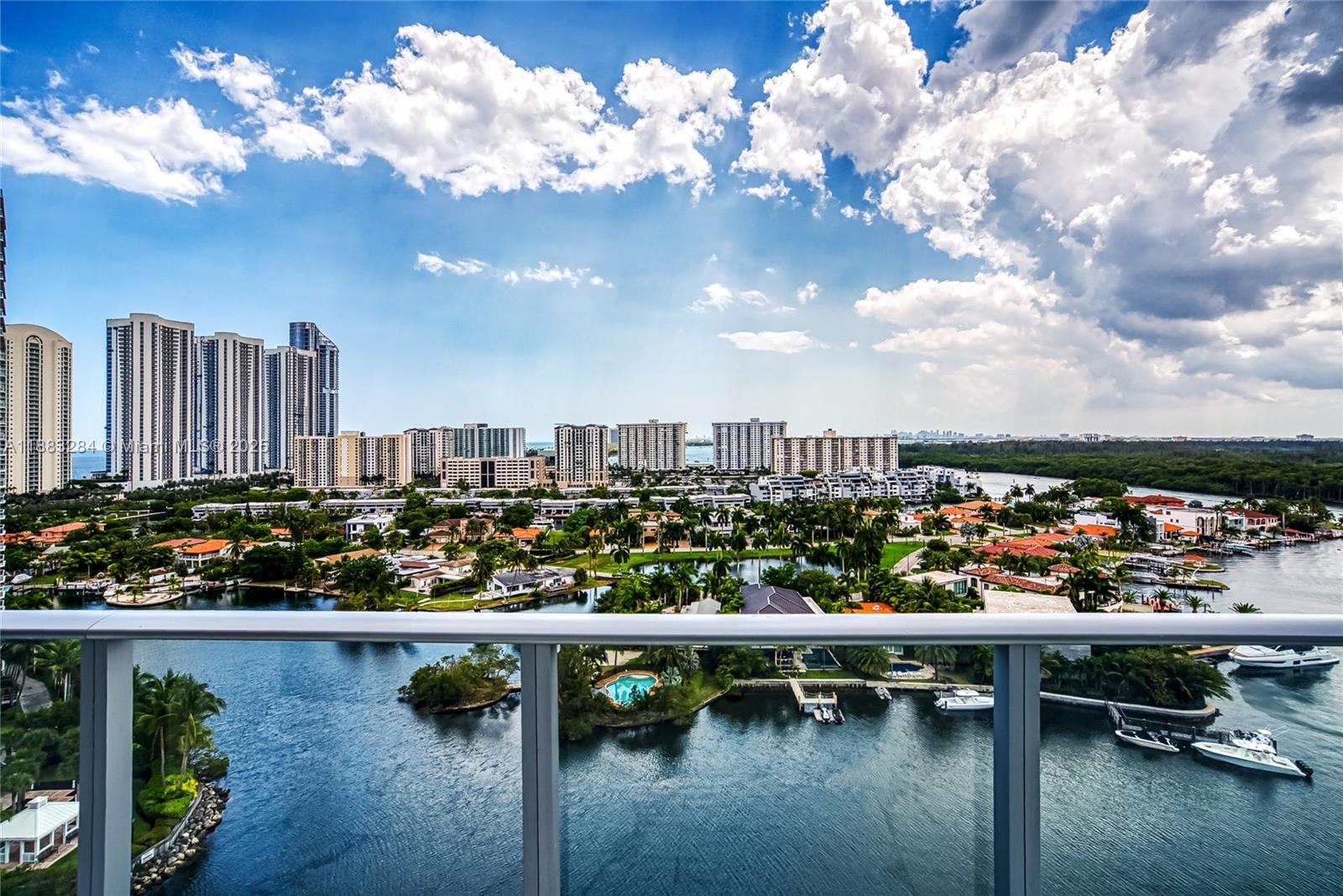 image Parque Towers Condo2