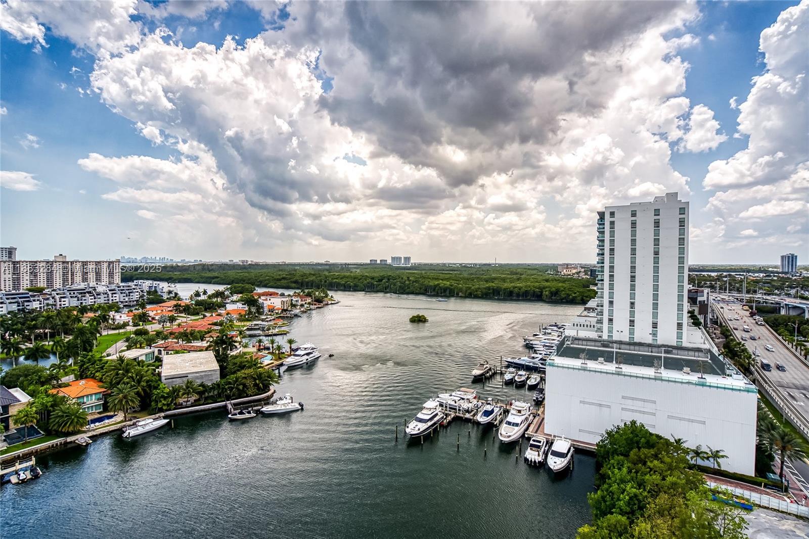image Parque Towers Condo45