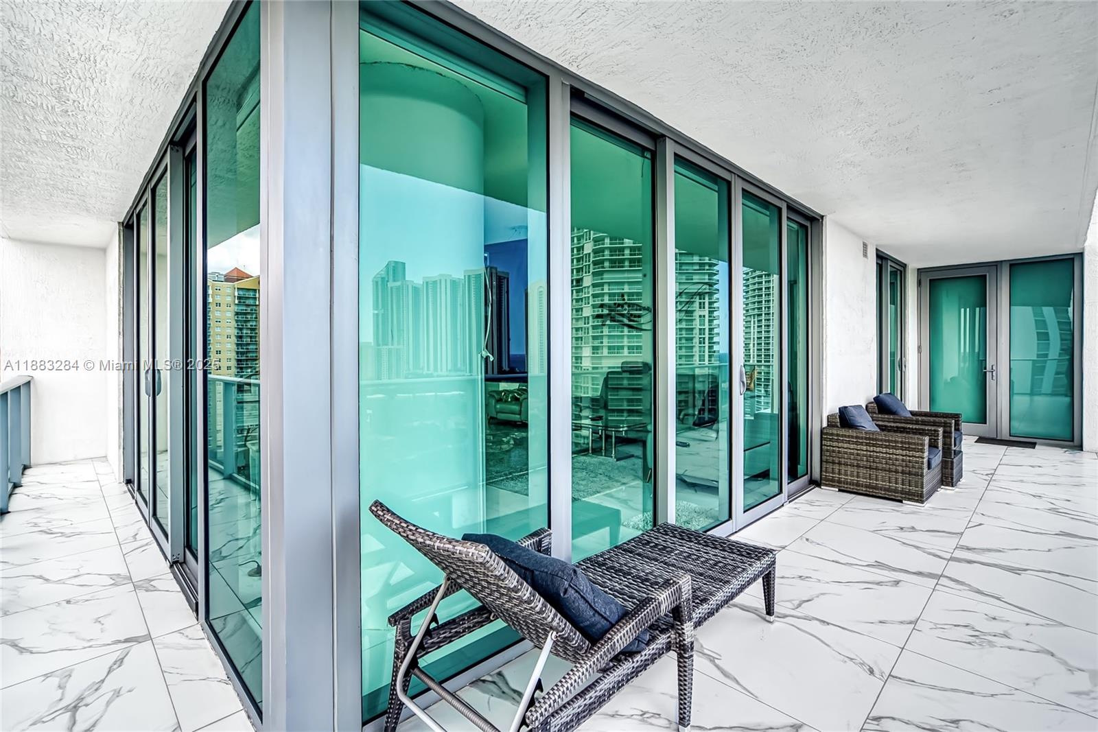 image Parque Towers Condo69