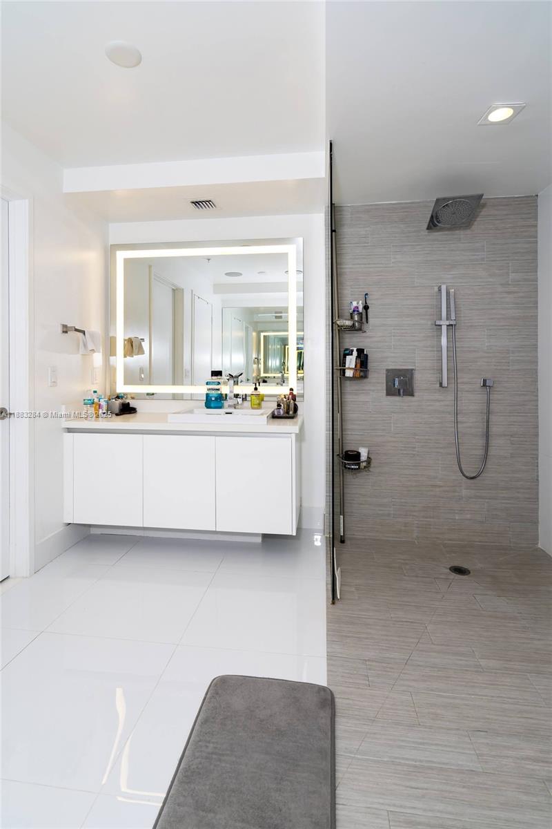 image Parque Towers Condo72