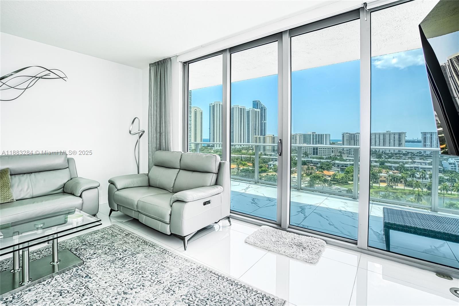 image Parque Towers Condo7