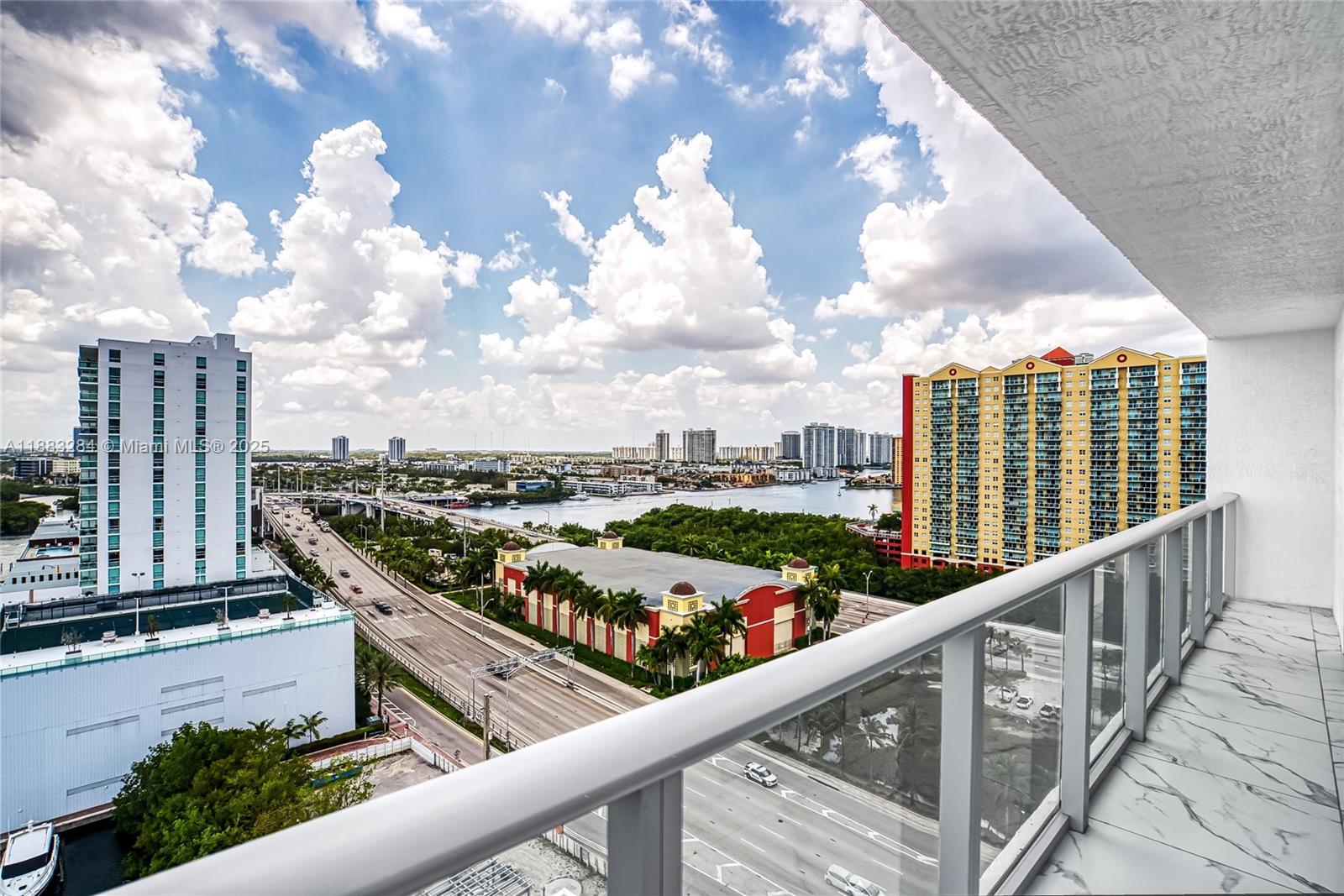 image Parque Towers Condo86