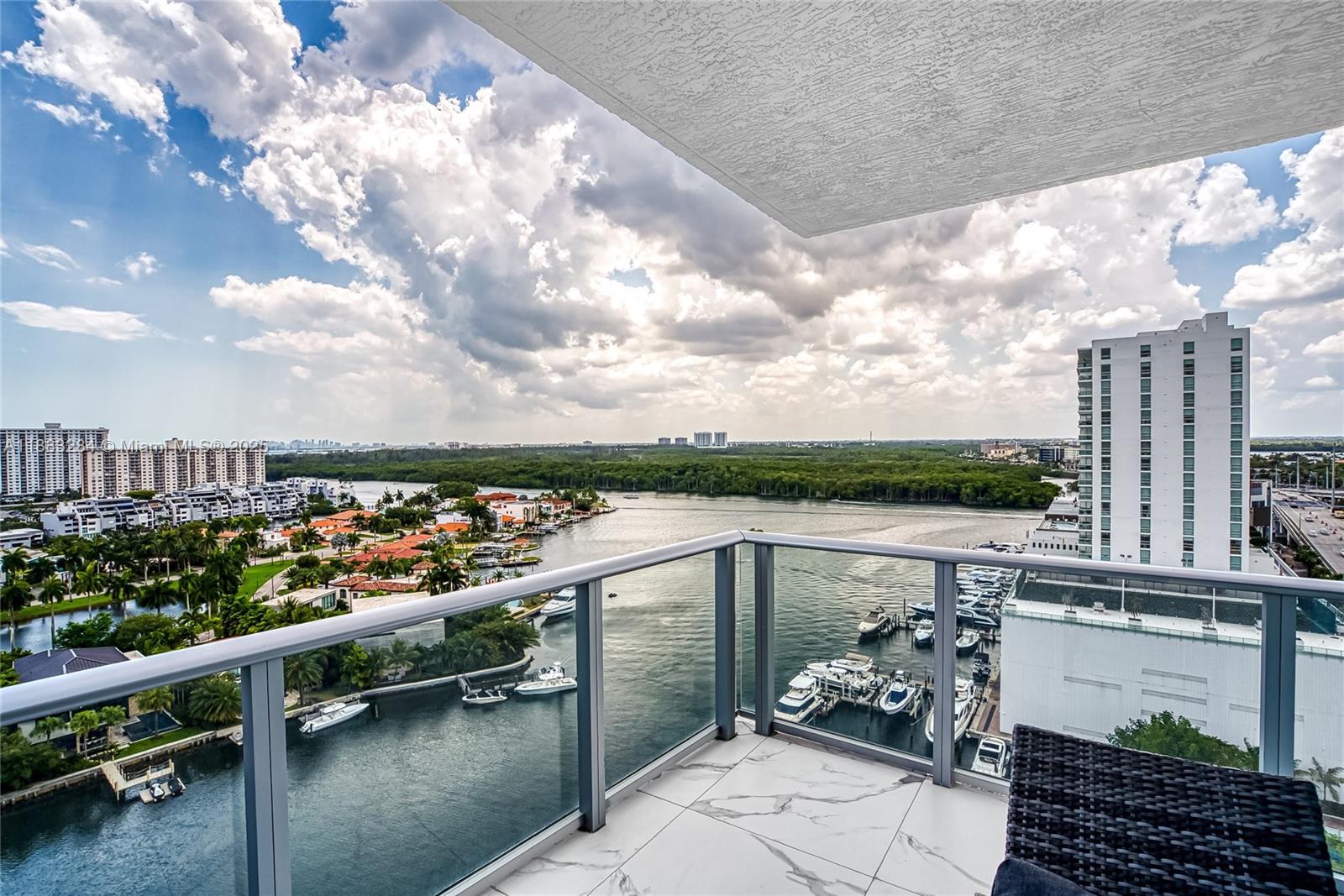 image Parque Towers Condo87